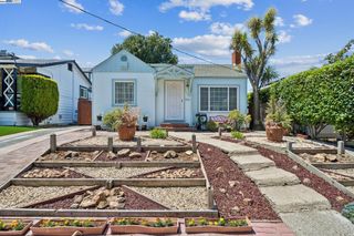 7525 Circle Hill Dr, Oakland, CA 94605