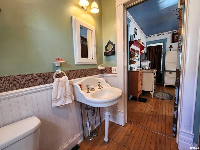 122 W SOUTH Street, Geneseo, IL 61254