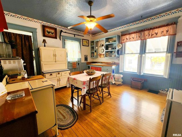 122 W SOUTH Street, Geneseo, IL 61254