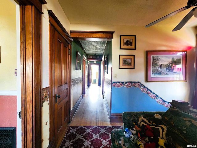 122 W SOUTH Street, Geneseo, IL 61254