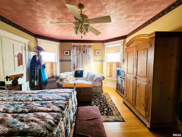 122 W SOUTH Street, Geneseo, IL 61254