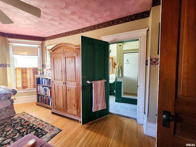 122 W SOUTH Street, Geneseo, IL 61254