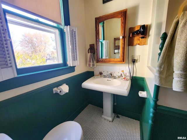 122 W SOUTH Street, Geneseo, IL 61254