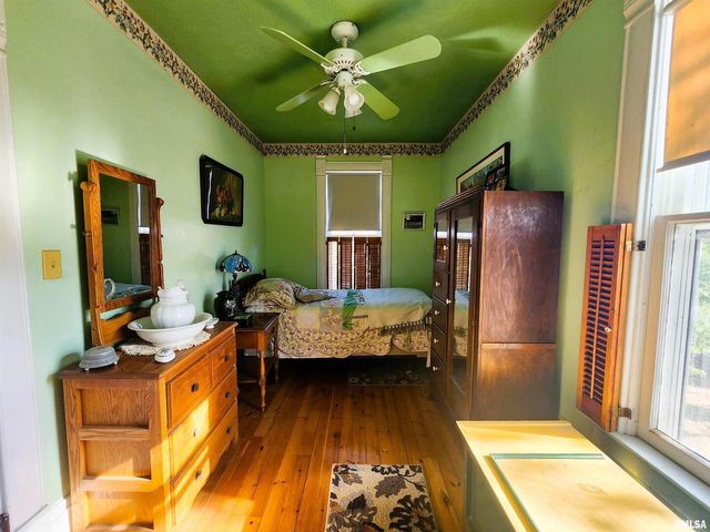 122 W SOUTH Street, Geneseo, IL 61254