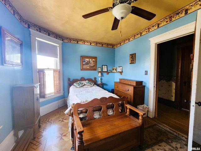 122 W SOUTH Street, Geneseo, IL 61254