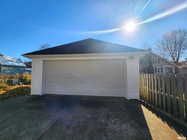 122 W SOUTH Street, Geneseo, IL 61254