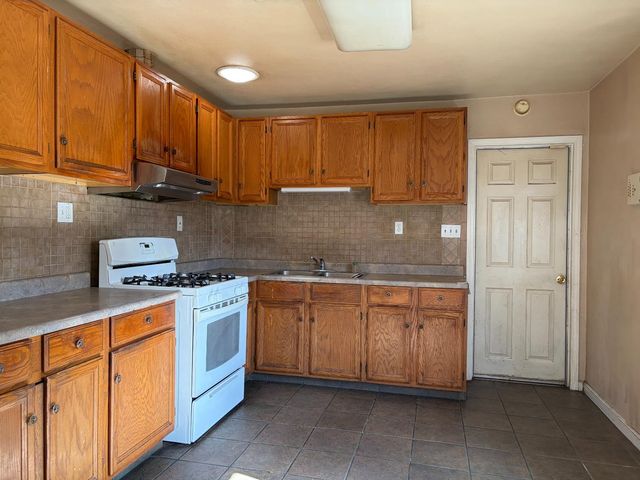 2555 E Miner Ave, Stockton, CA 95205