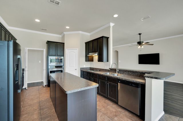 100 Windsor Circle, Waxahachie, TX 75165