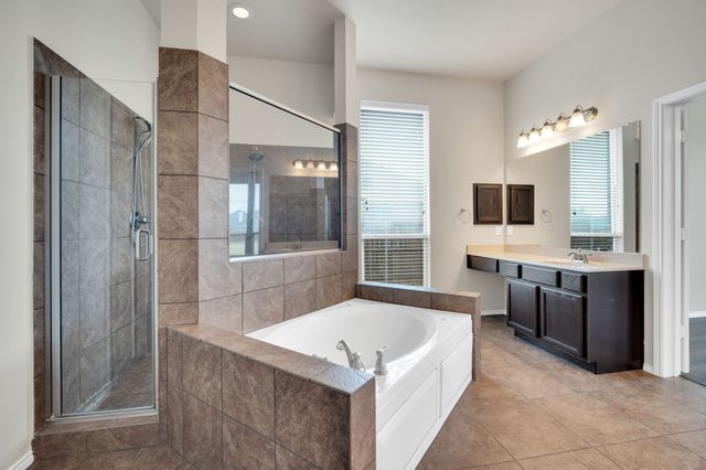 100 Windsor Circle, Waxahachie, TX 75165