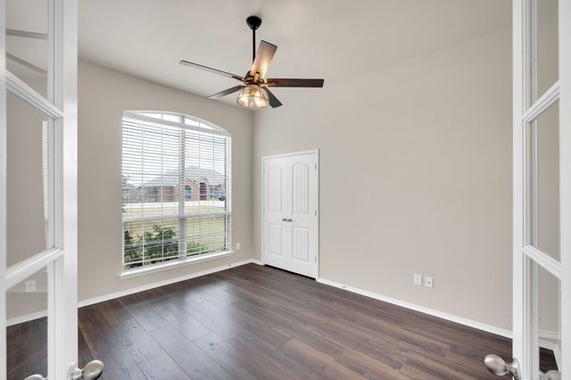 100 Windsor Circle, Waxahachie, TX 75165