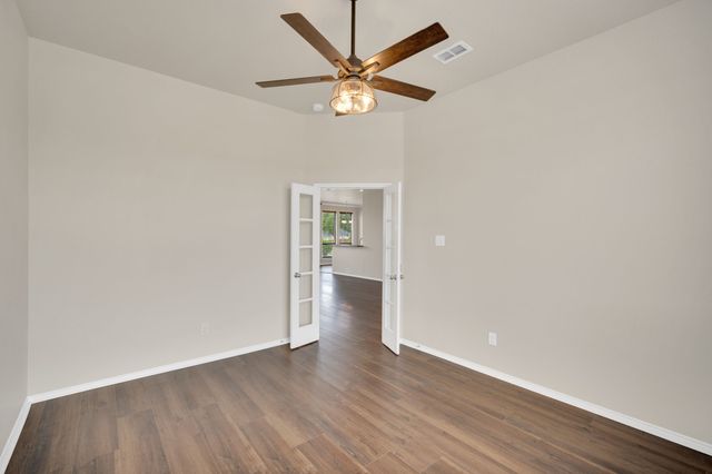 100 Windsor Circle, Waxahachie, TX 75165