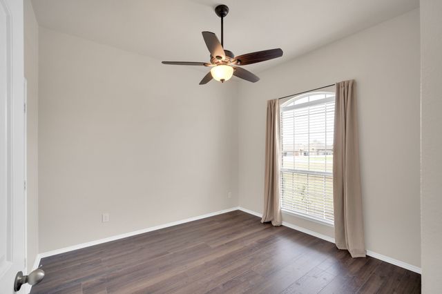100 Windsor Circle, Waxahachie, TX 75165
