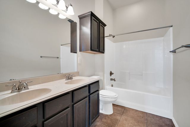 100 Windsor Circle, Waxahachie, TX 75165