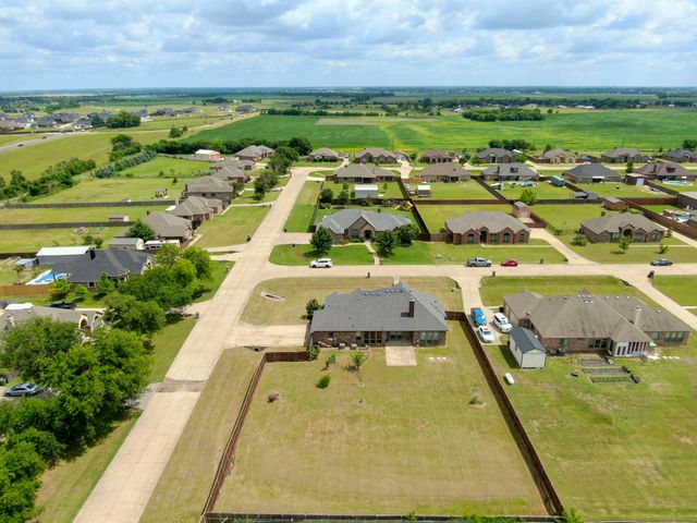 100 Windsor Circle, Waxahachie, TX 75165
