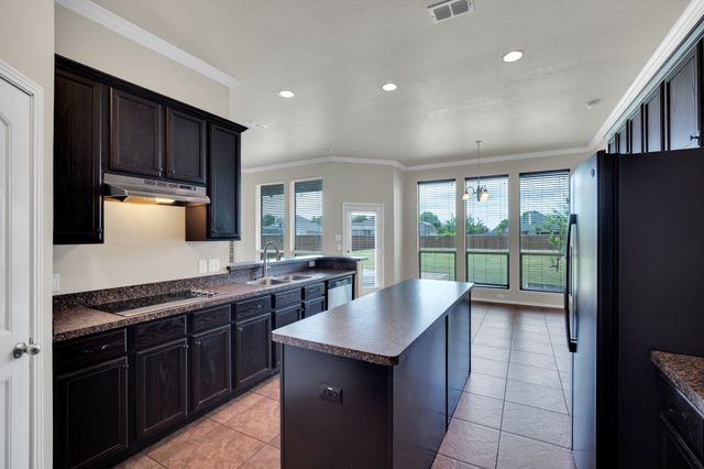 100 Windsor Circle, Waxahachie, TX 75165