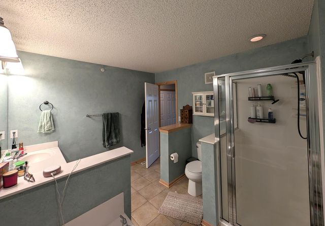 8391 Townsend Drive, Eden Prairie, MN 55344