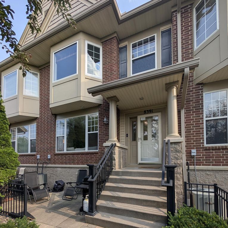 8391 Townsend Drive, Eden Prairie, MN 55344