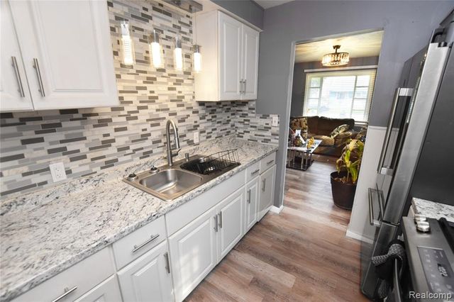 409 W Alma Avenue, Flint, MI 48505