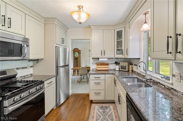 7033 Shaner Drive, Walton Hills, OH 44146