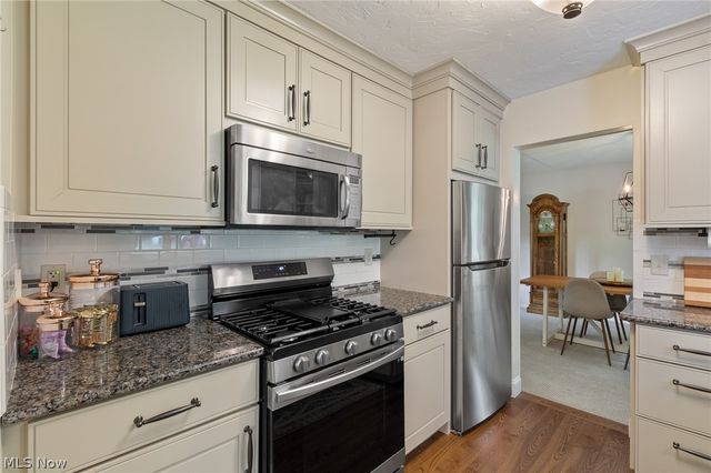 7033 Shaner Drive, Walton Hills, OH 44146