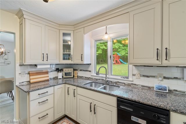 7033 Shaner Drive, Walton Hills, OH 44146