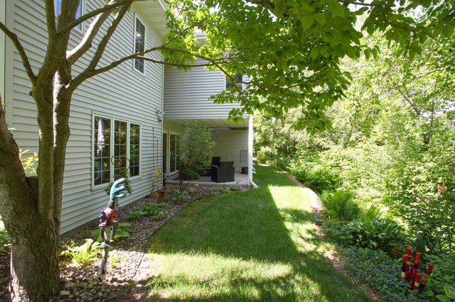 2633 Golf View Drive, River Falls, WI 54022