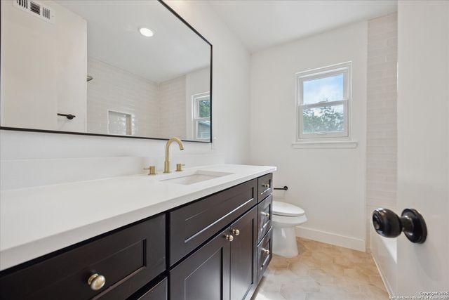206 Trafalgar, San Antonio, TX 78216