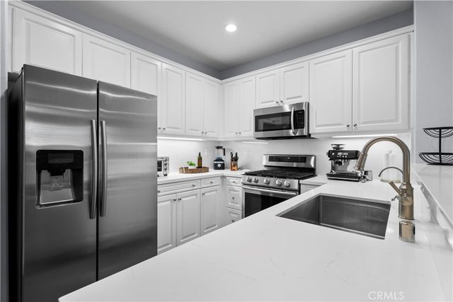 27249 Riverview Lane, Valencia, CA 91354
