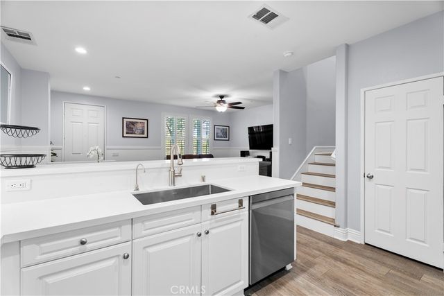 27249 Riverview Lane, Valencia, CA 91354