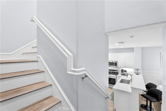 27249 Riverview Lane, Valencia, CA 91354