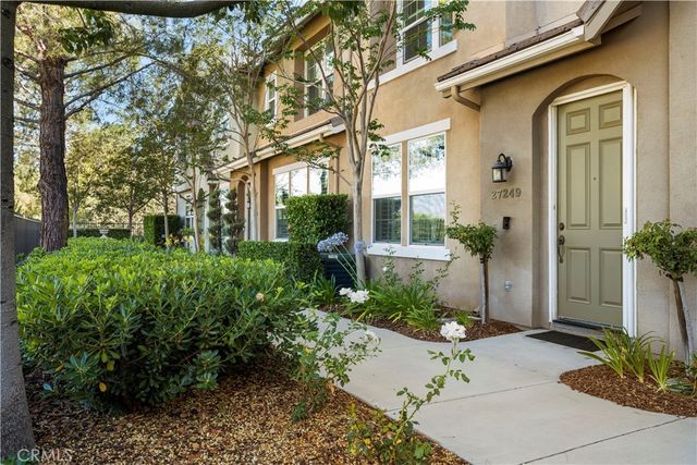 27249 Riverview Lane, Valencia, CA 91354