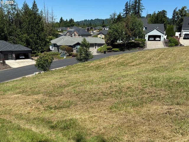 1 CENTER Ct, Longview, WA 98632