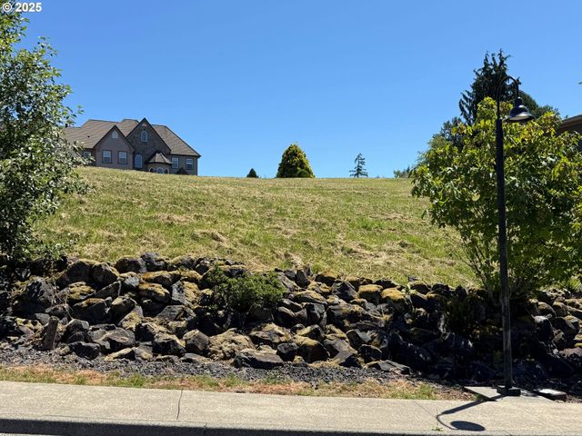 1 CENTER Ct, Longview, WA 98632