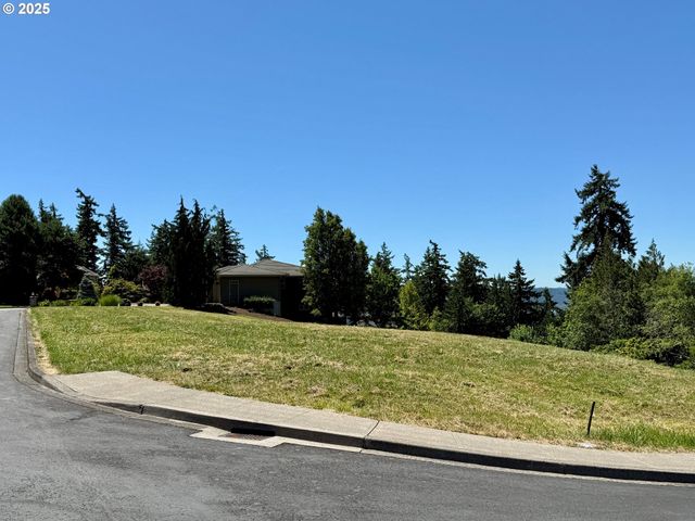 1 CENTER Ct, Longview, WA 98632