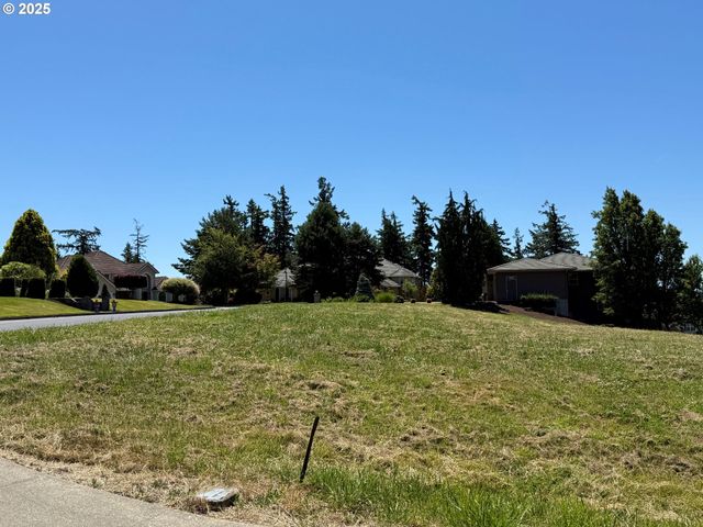 1 CENTER Ct, Longview, WA 98632