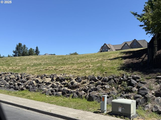 1 CENTER Ct, Longview, WA 98632