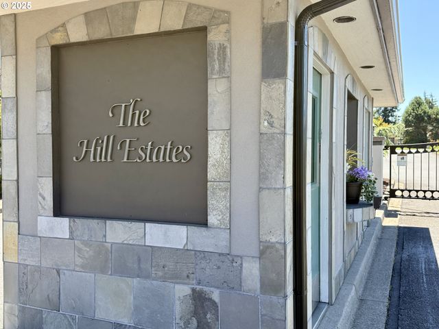 1 CENTER Ct, Longview, WA 98632