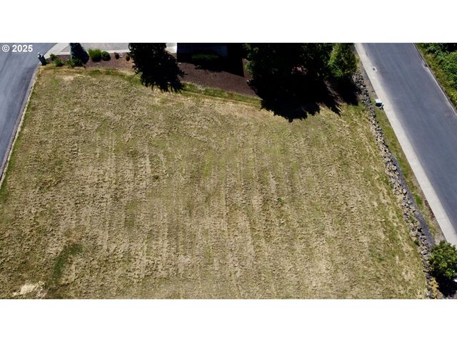 1 CENTER Ct, Longview, WA 98632