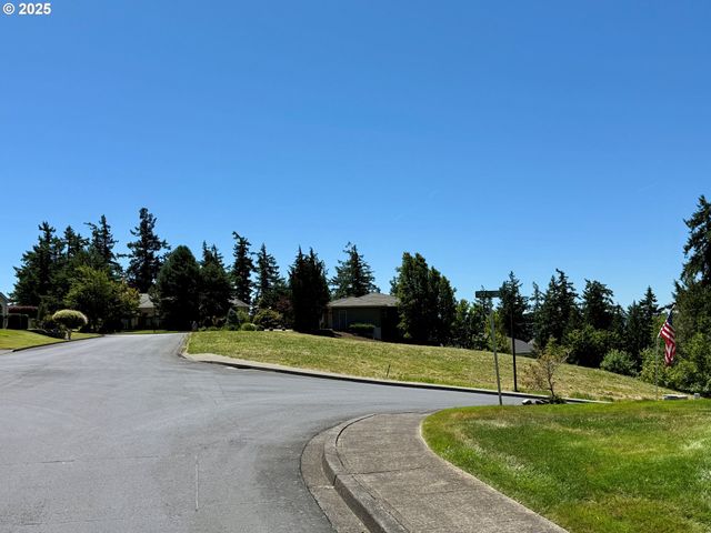 1 CENTER Ct, Longview, WA 98632