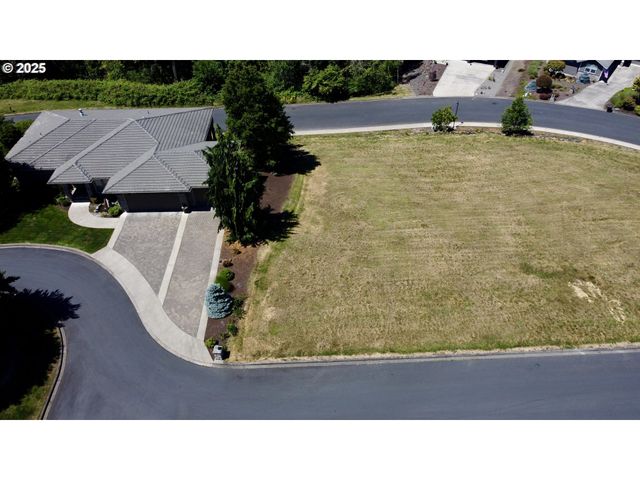 1 CENTER Ct, Longview, WA 98632