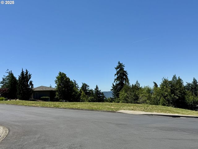 1 CENTER Ct, Longview, WA 98632