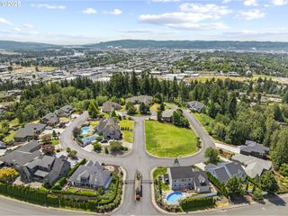 1 CENTER Ct, Longview, WA 98632