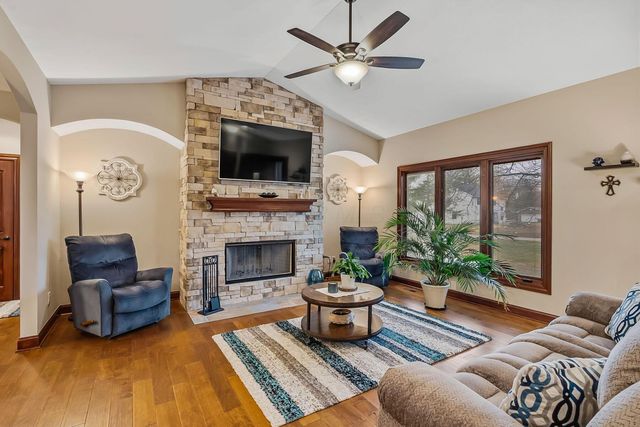 110 E Pawnee Drive, Powell, OH 43065