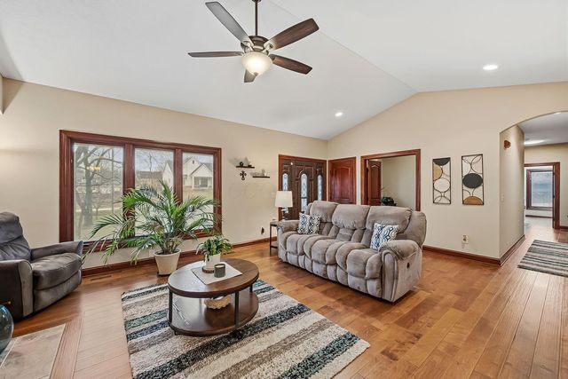 110 E Pawnee Drive, Powell, OH 43065