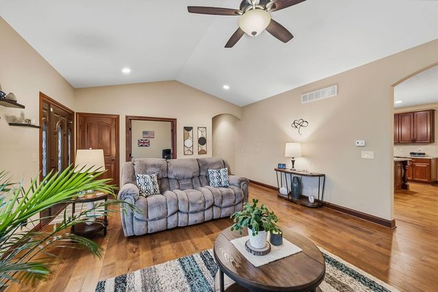 110 E Pawnee Drive, Powell, OH 43065