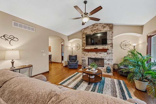 110 E Pawnee Drive, Powell, OH 43065