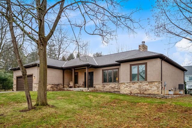 110 E Pawnee Drive, Powell, OH 43065