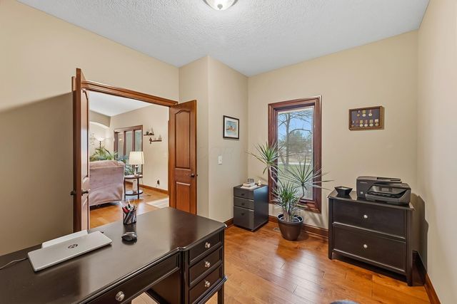 110 E Pawnee Drive, Powell, OH 43065