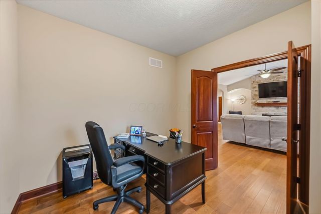 110 E Pawnee Drive, Powell, OH 43065