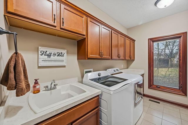 110 E Pawnee Drive, Powell, OH 43065